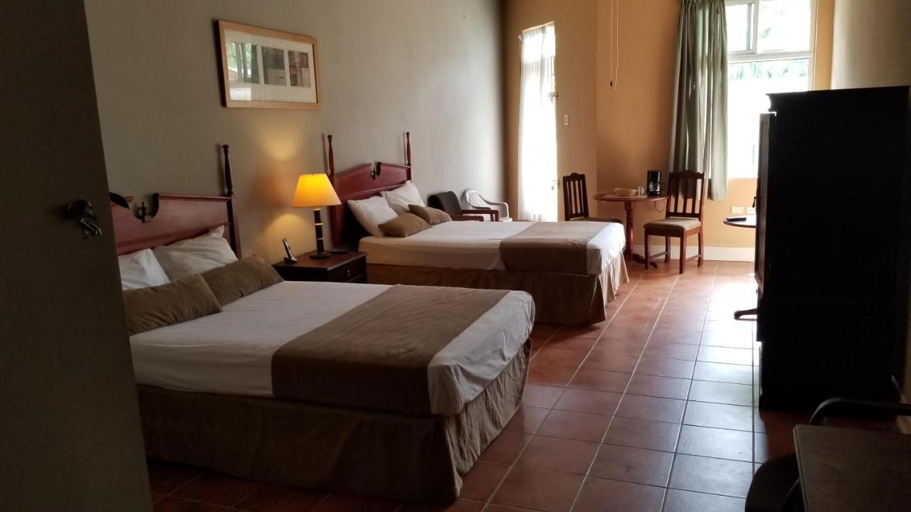Guest House Villa Mishkan Runaway Bay Exterior foto