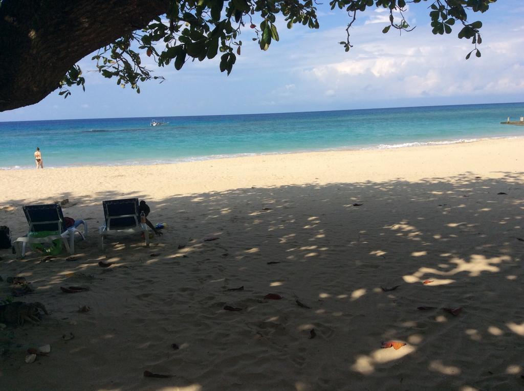 Guest House Villa Mishkan Runaway Bay Exterior foto